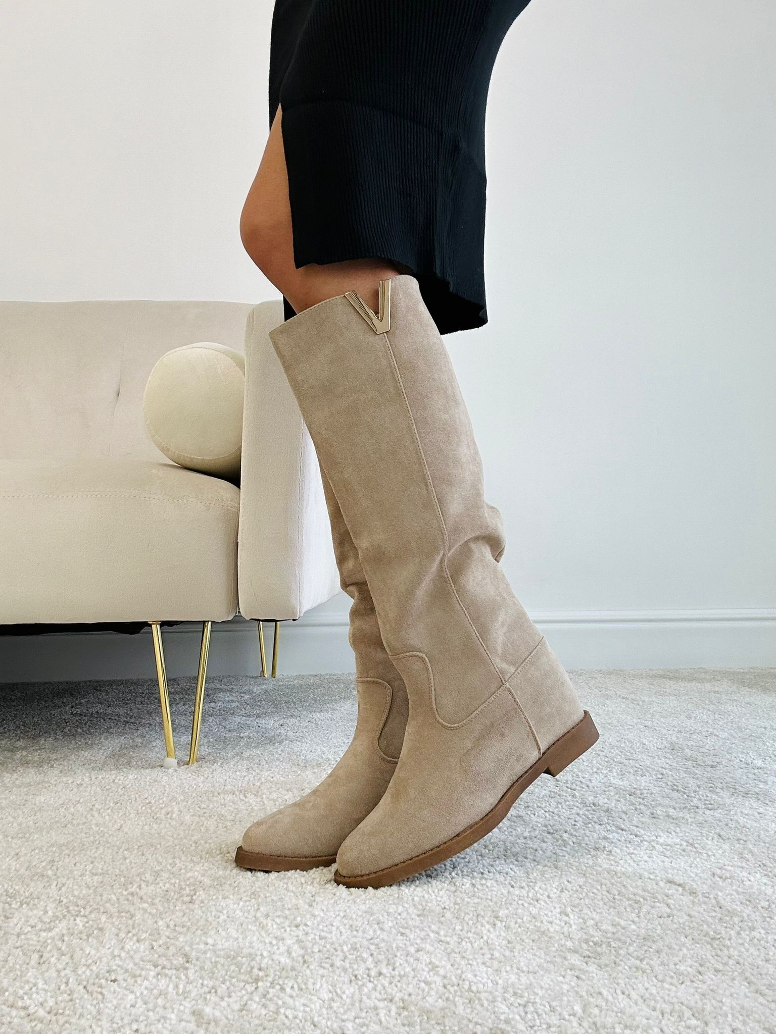 Stiefel in Wildleder-Optik mit Innenhöhe – Beige