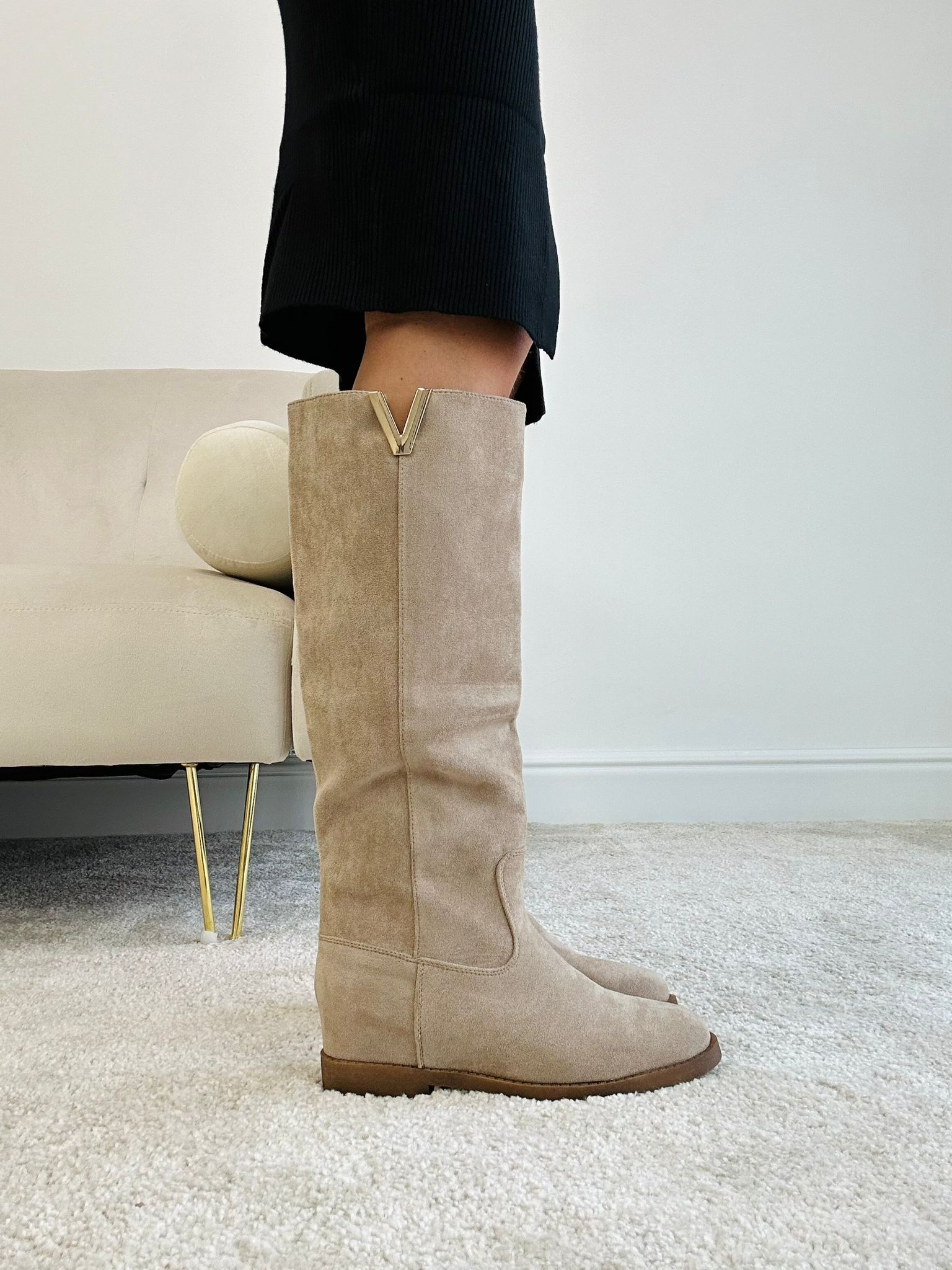 Stiefel in Wildleder-Optik mit Innenhöhe – Beige