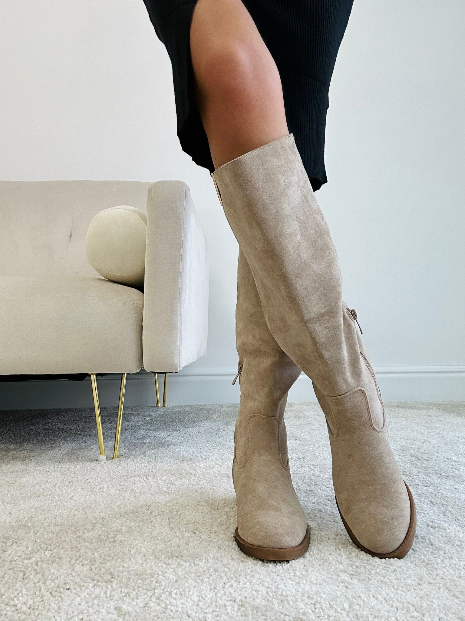 Stiefel in Wildleder-Optik mit Innenhöhe – Beige