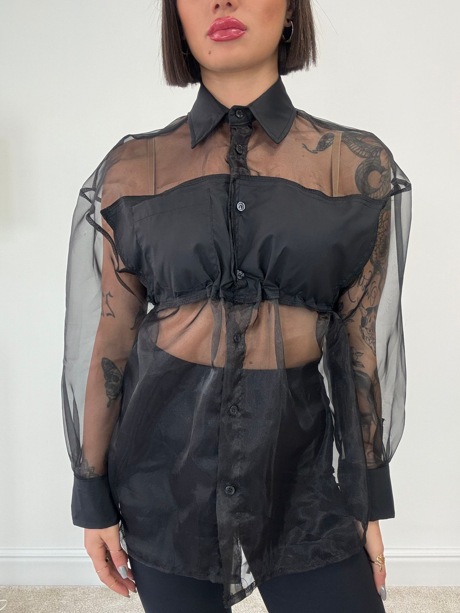 Transparentes Shirt mit Spitze - Schwarz