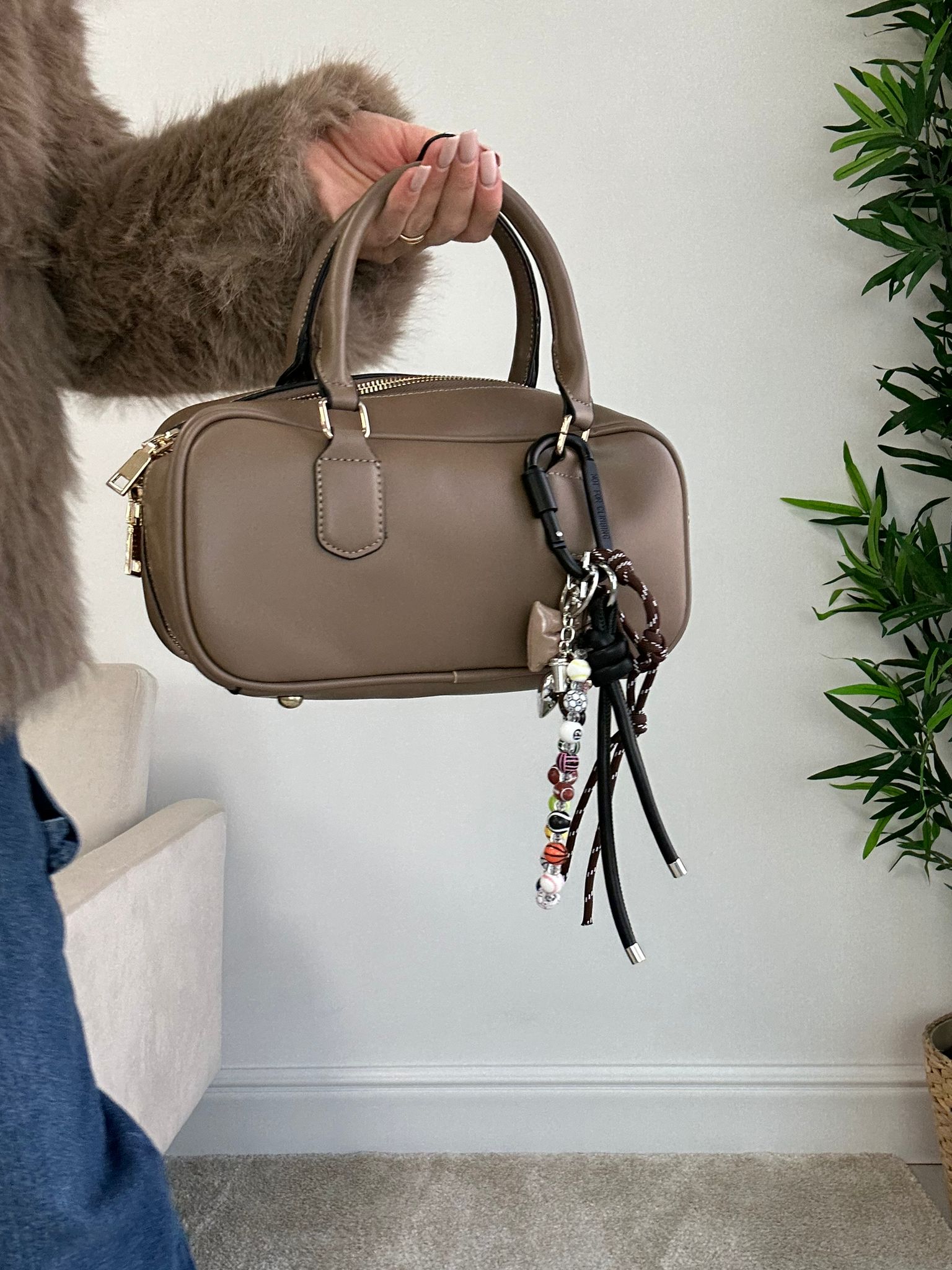 Mia-Tasche mit Anhänger – Khaki