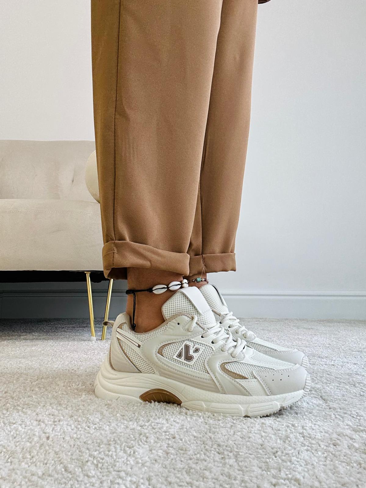 Beige Turnschuhe