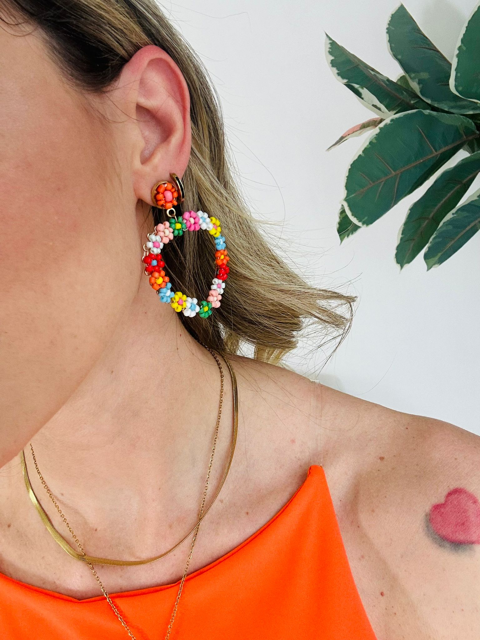 Boucles d'oreilles coeur avec marguerites - Multicolore