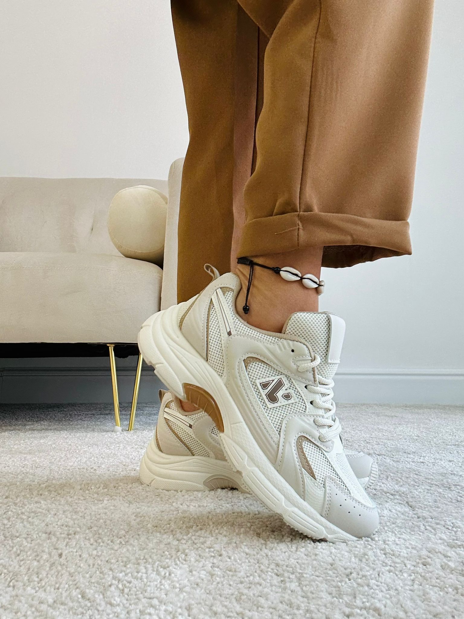 Beige Turnschuhe