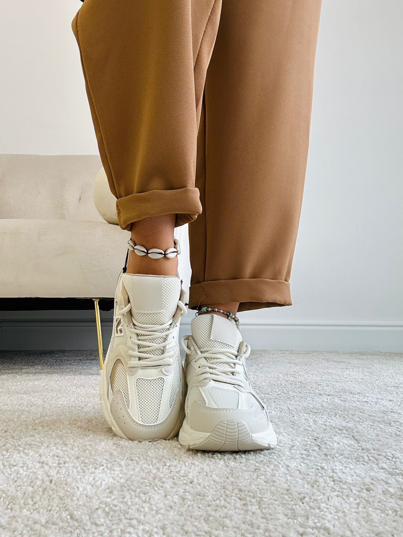 Beige Turnschuhe