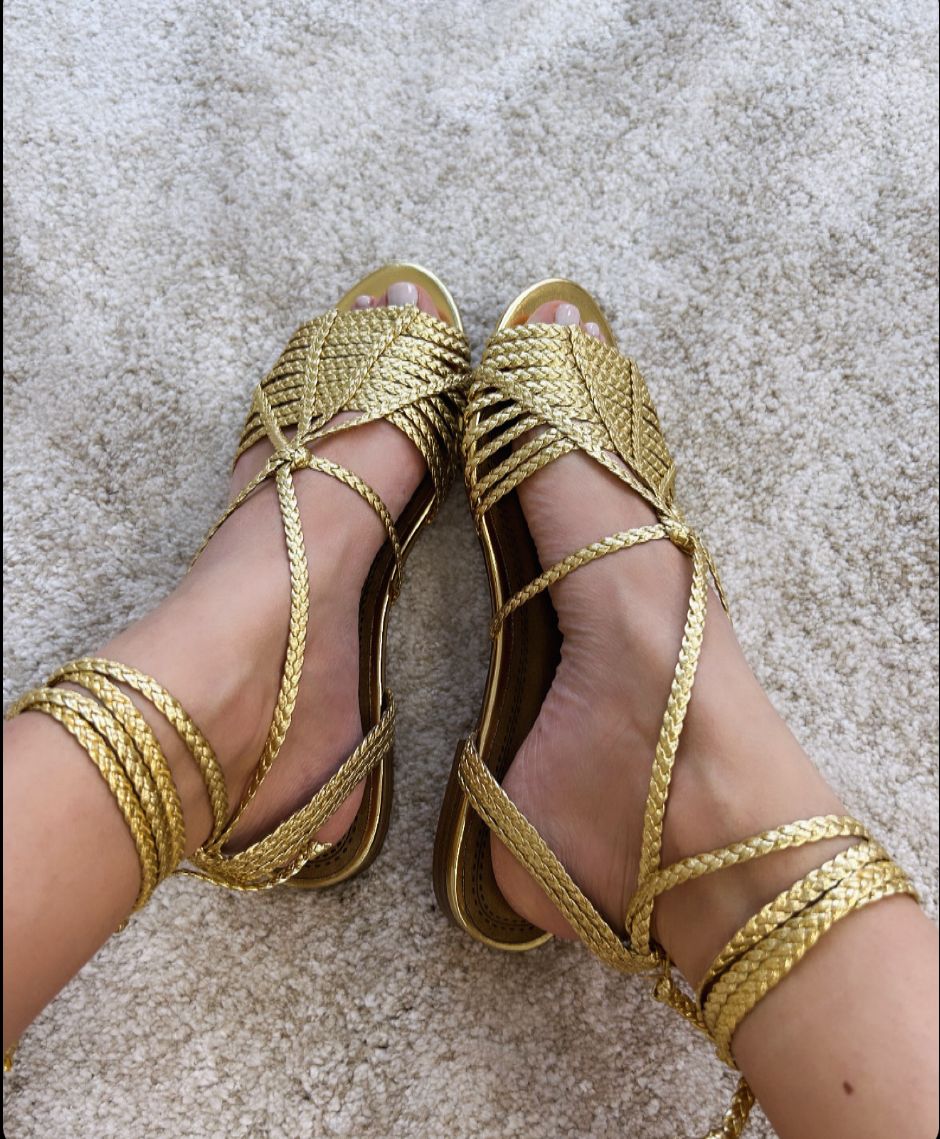Corina Gladiator-Sandale mit niedrigem Absatz – Gold