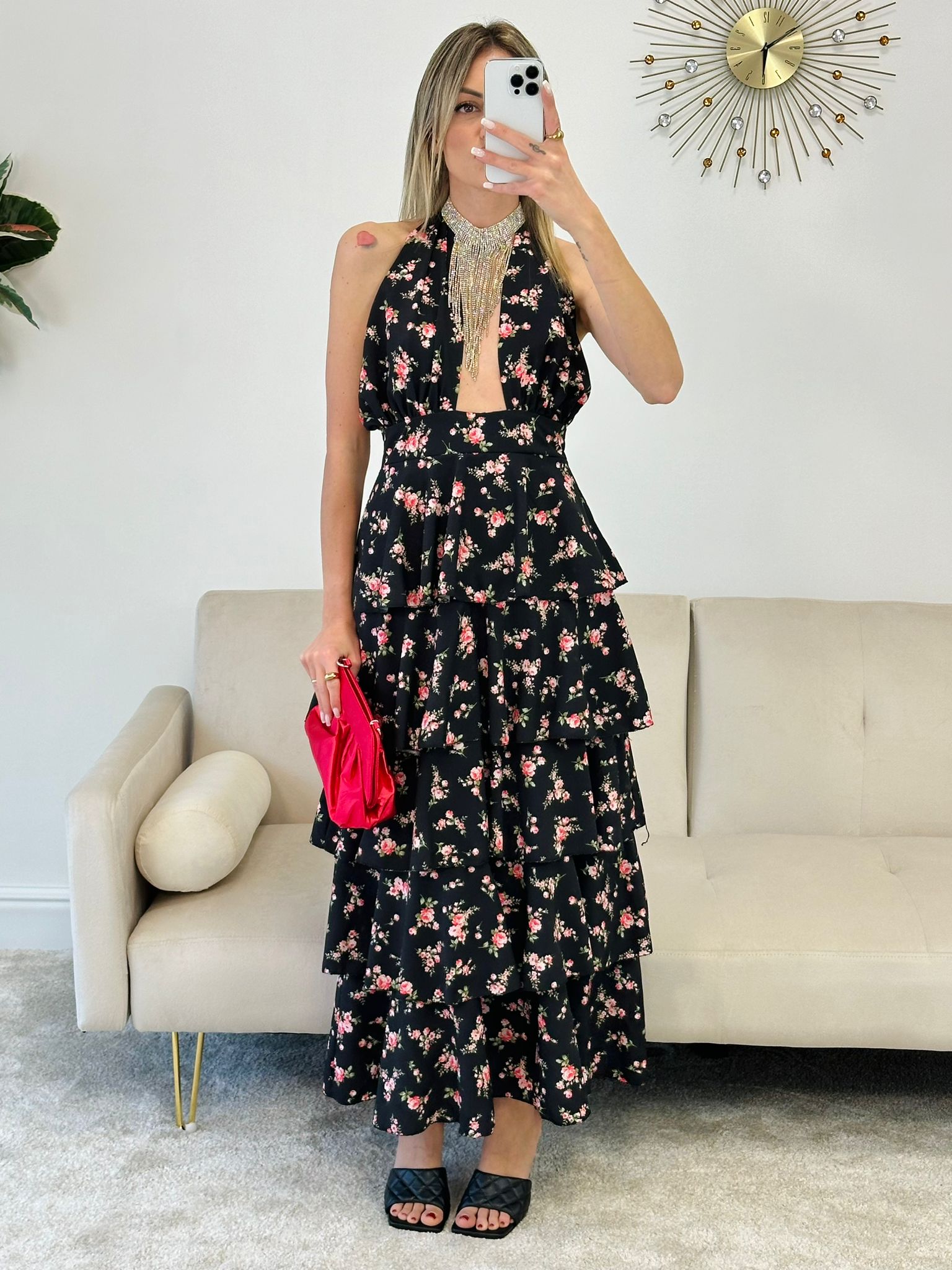 Frida-Kleid – Schwarzer Hintergrund mit rosa Blumen