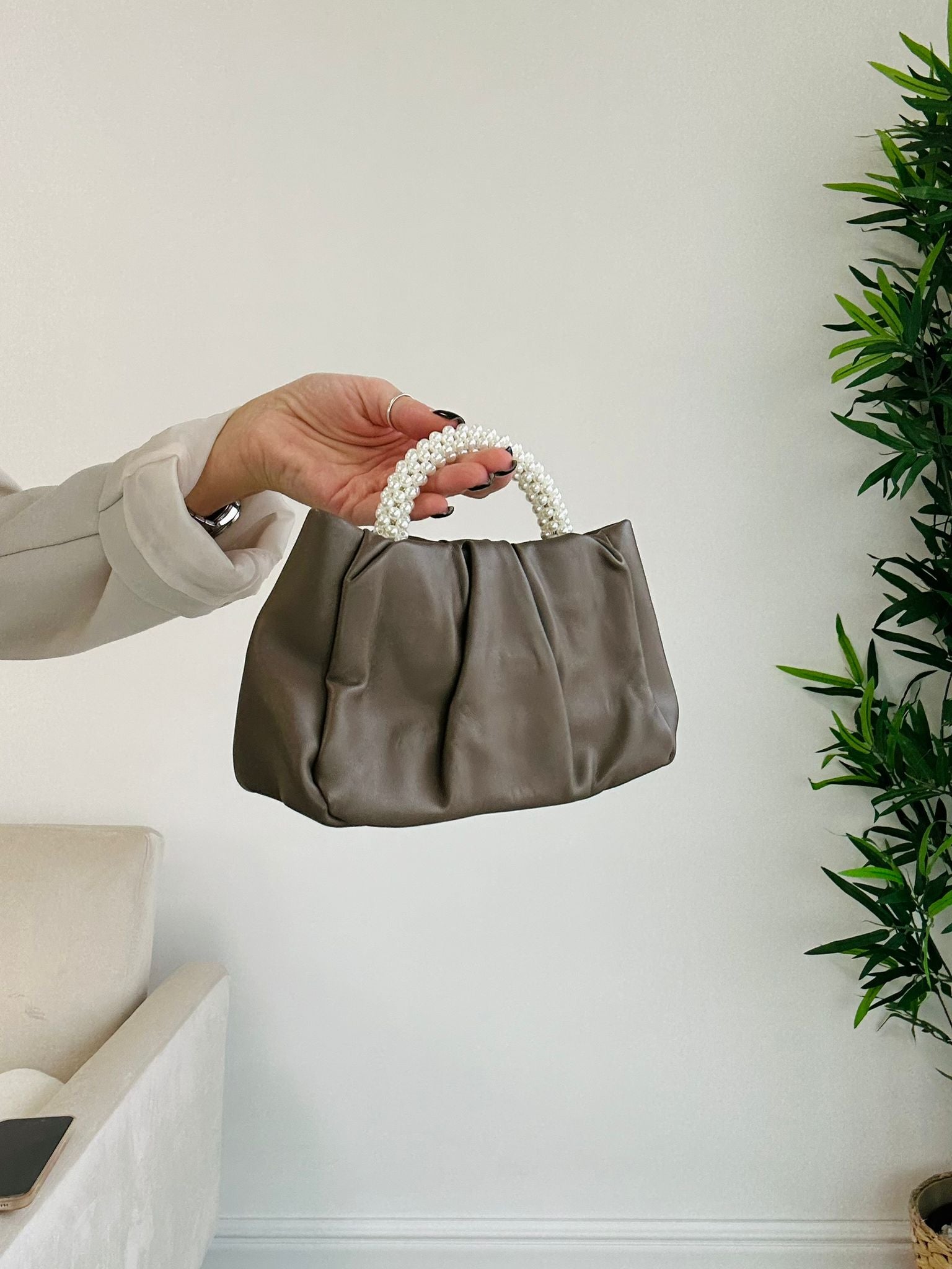 Mini-Tasche mit Perlengriff – Khaki