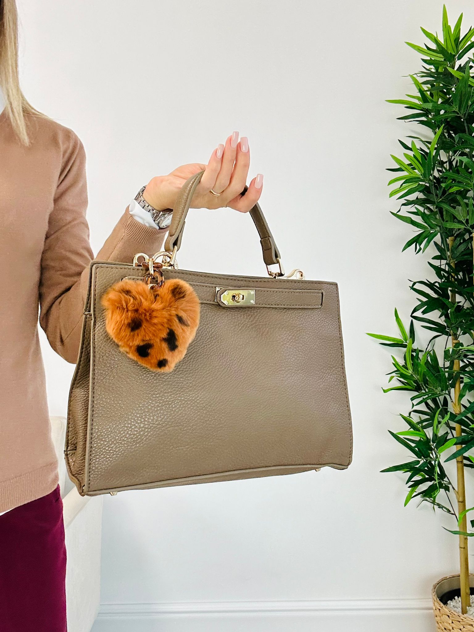 Ines Tasche mit Anhänger – Khaki